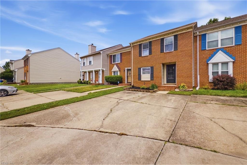 Photo 2 of 39 residential for sale in Virginia Beach virginia