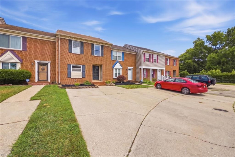 Photo 3 of 39 residential for sale in Virginia Beach virginia