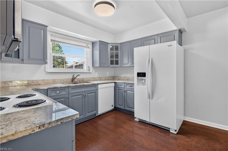 Photo 6 of 39 residential for sale in Virginia Beach virginia