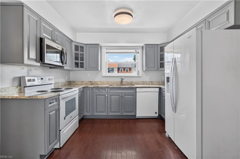 Photo 7 of 39 residential for sale in Virginia Beach virginia