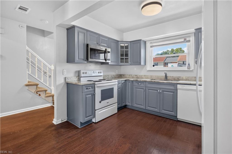 Photo 8 of 39 residential for sale in Virginia Beach virginia