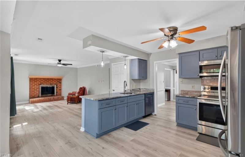 Photo 12 of 49 residential for sale in Virginia Beach virginia
