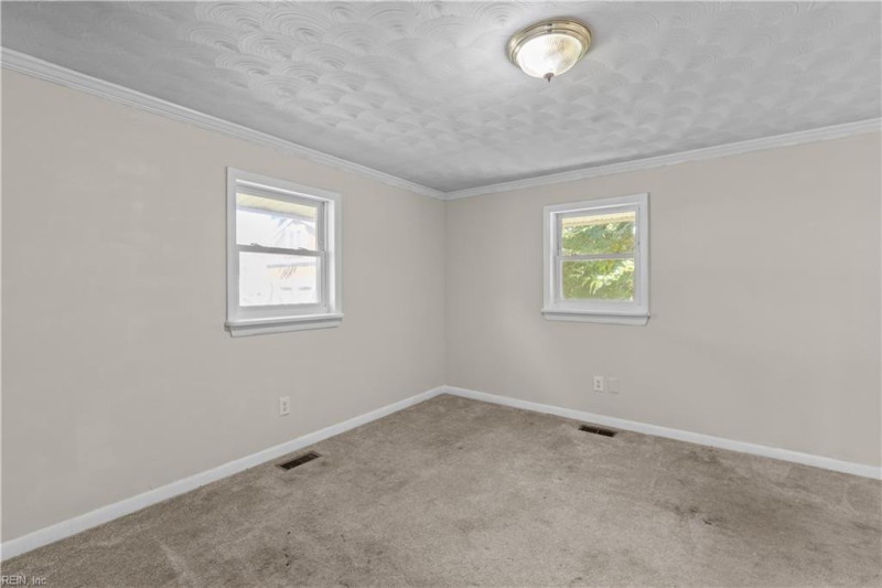 Photo 13 of 26 residential for sale in Hampton virginia