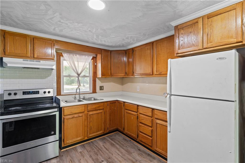 Photo 3 of 26 residential for sale in Hampton virginia