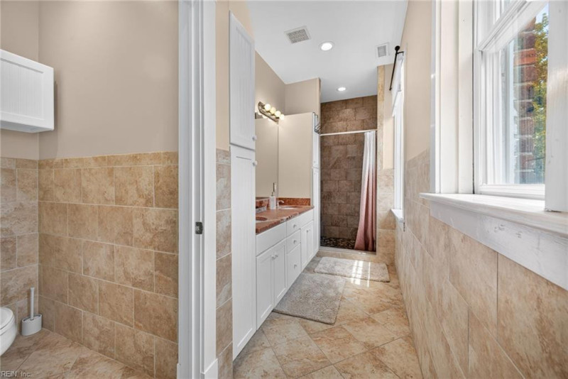 Photo 14 of 25 residential for sale in Norfolk virginia