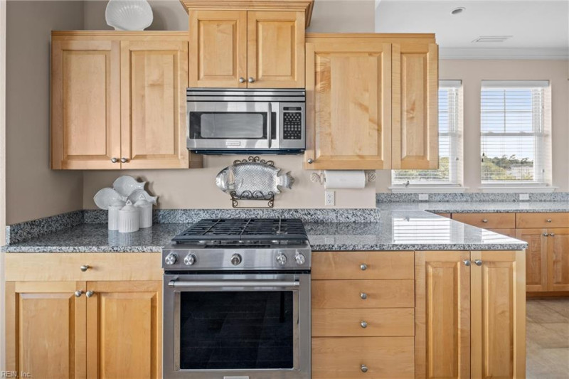Photo 11 of 39 residential for sale in Virginia Beach virginia