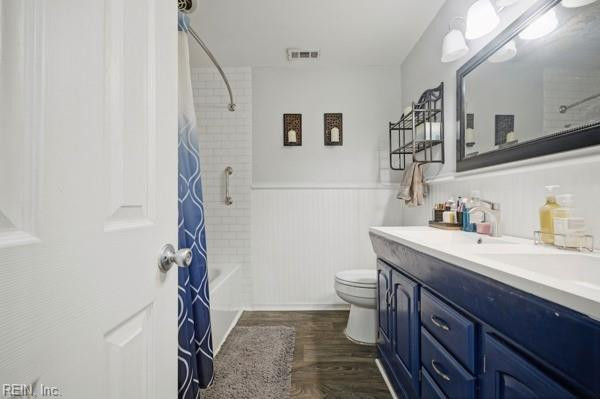 Photo 14 of 25 residential for sale in Suffolk virginia