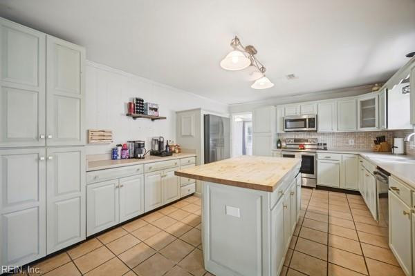 Photo 8 of 25 residential for sale in Suffolk virginia