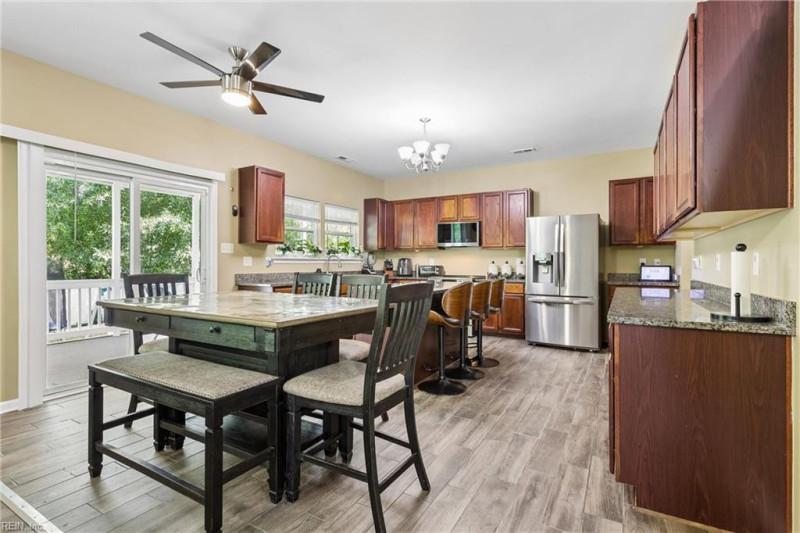 Photo 10 of 48 residential for sale in York County virginia