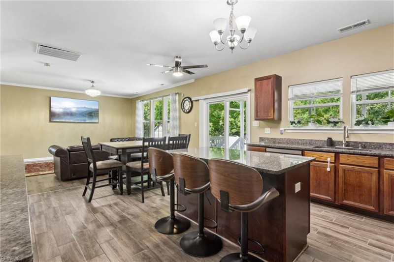 Photo 11 of 48 residential for sale in York County virginia