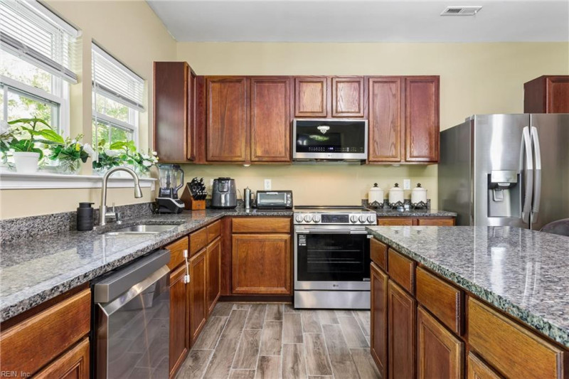 Photo 6 of 48 residential for sale in York County virginia