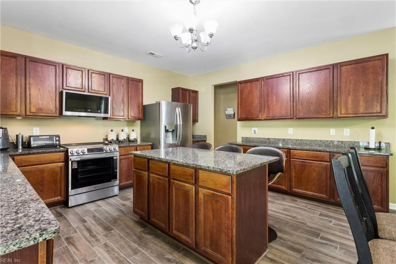 Photo 8 of 48 residential for sale in York County virginia