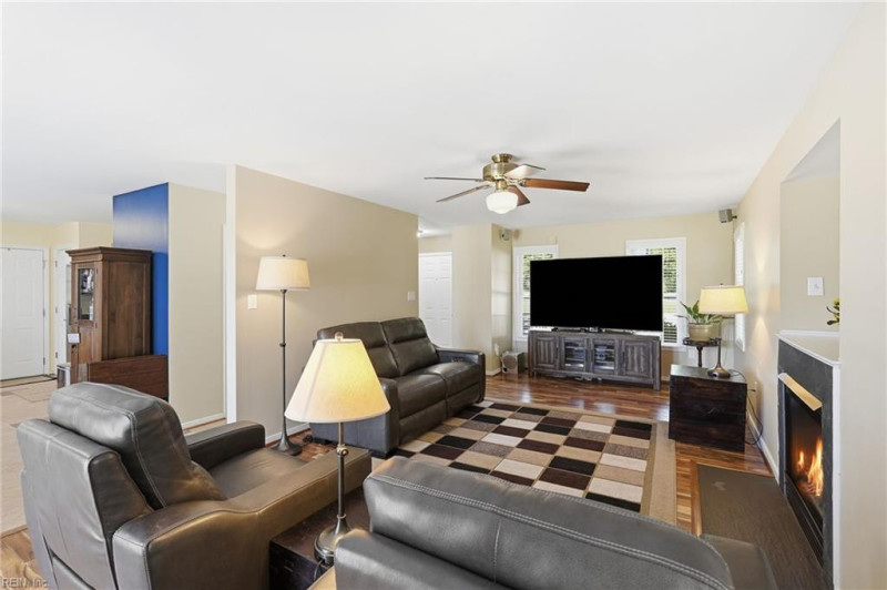 Photo 11 of 36 residential for sale in Henrico County virginia