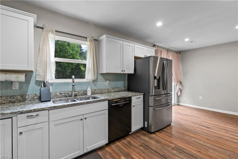 Photo 20 of 46 residential for sale in Suffolk virginia
