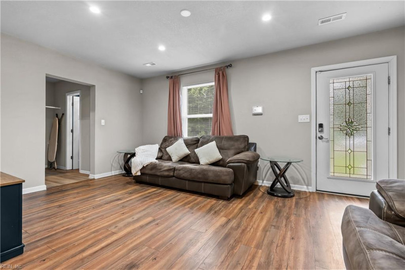 Photo 4 of 46 residential for sale in Suffolk virginia