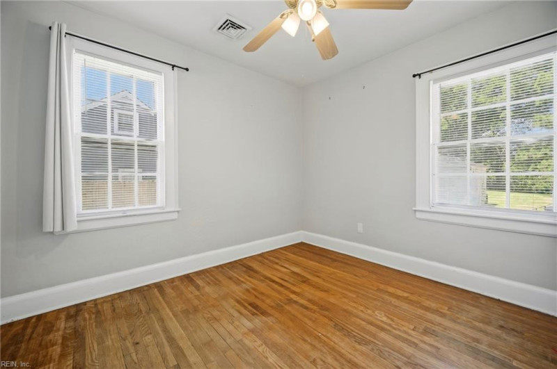Photo 13 of 24 residential for sale in Portsmouth virginia