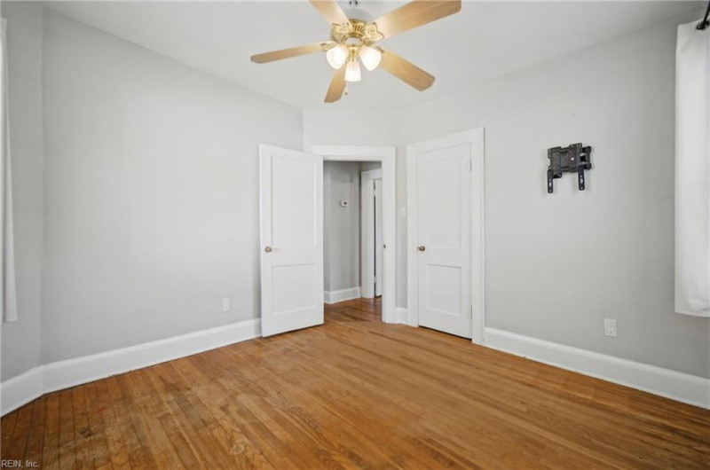 Photo 15 of 24 residential for sale in Portsmouth virginia