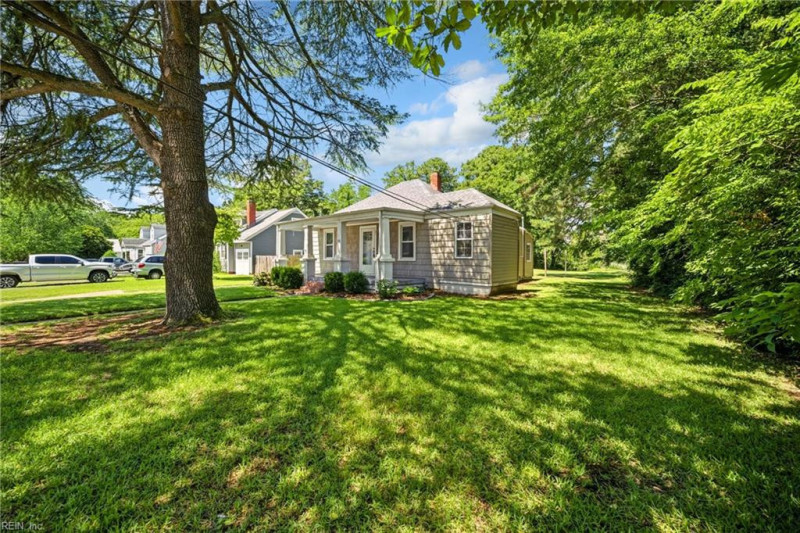 Photo 18 of 24 residential for sale in Portsmouth virginia