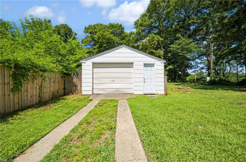 Photo 19 of 24 residential for sale in Portsmouth virginia
