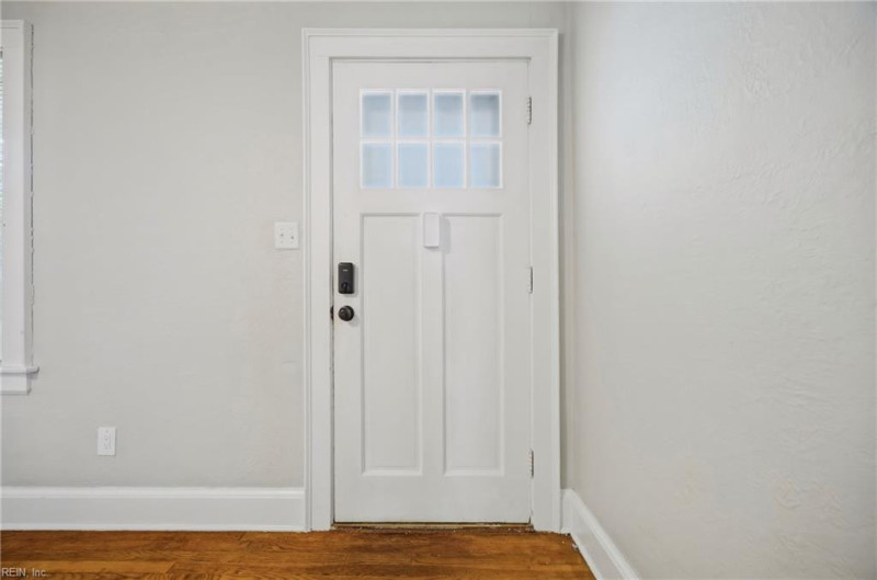 Photo 3 of 24 residential for sale in Portsmouth virginia