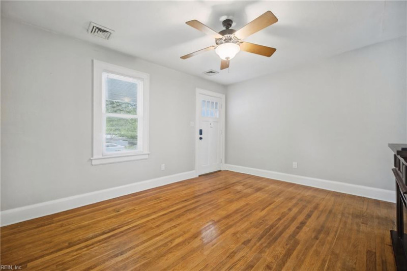 Photo 4 of 24 residential for sale in Portsmouth virginia