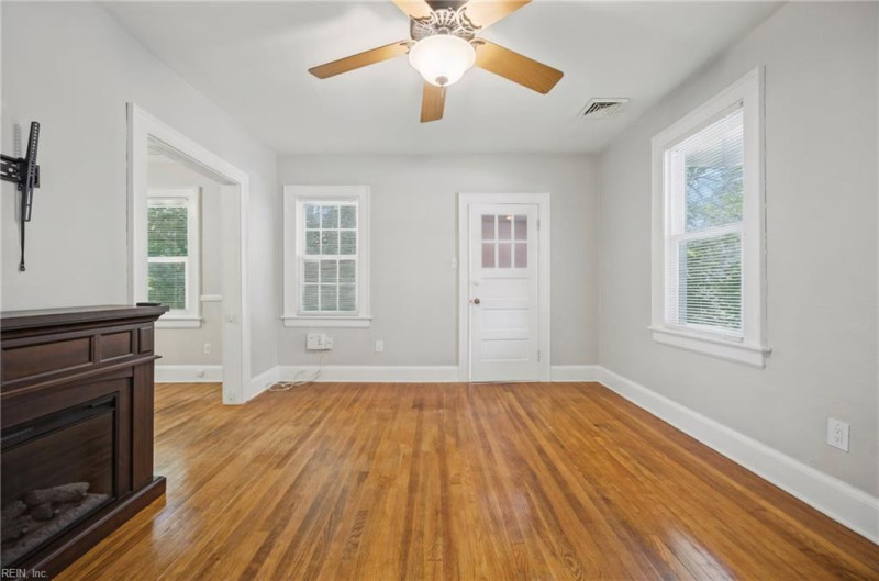 Photo 5 of 24 residential for sale in Portsmouth virginia