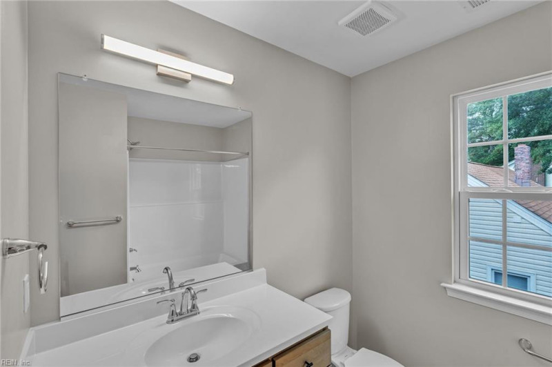 Photo 31 of 46 residential for sale in Portsmouth virginia