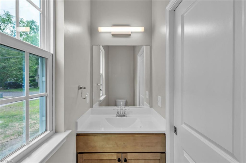 Photo 9 of 46 residential for sale in Portsmouth virginia