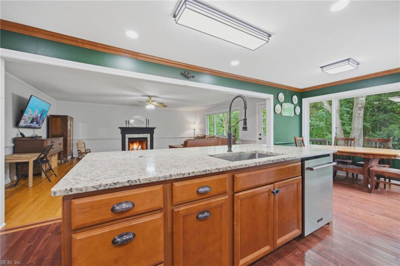 Photo 14 of 40 residential for sale in Chesapeake virginia