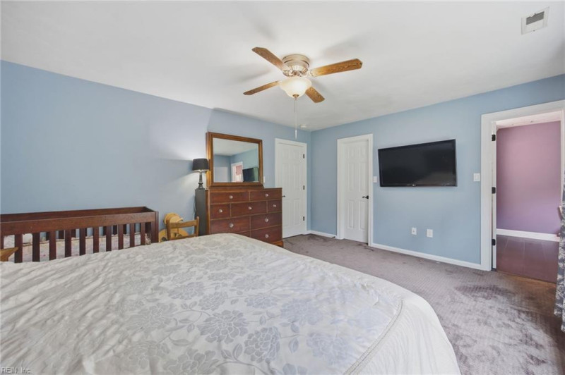 Photo 25 of 40 residential for sale in Chesapeake virginia