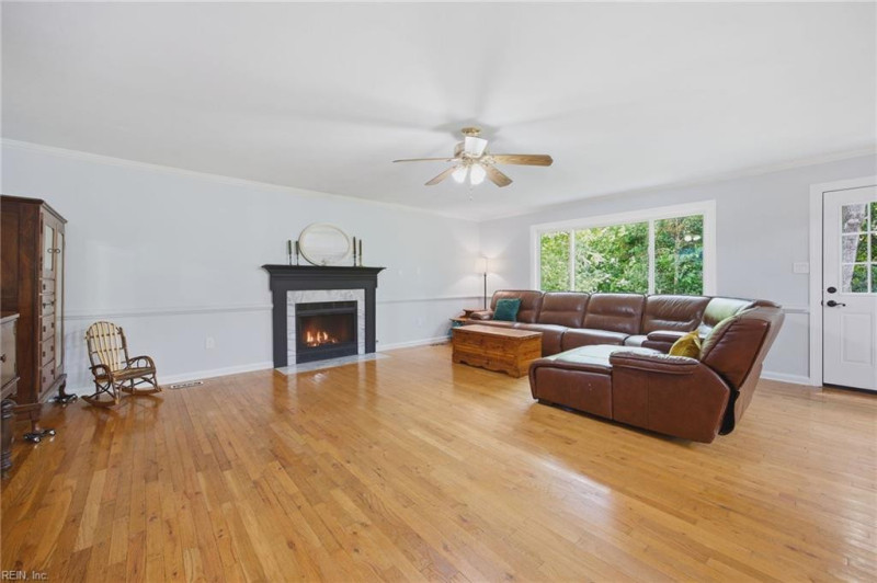 Photo 6 of 40 residential for sale in Chesapeake virginia