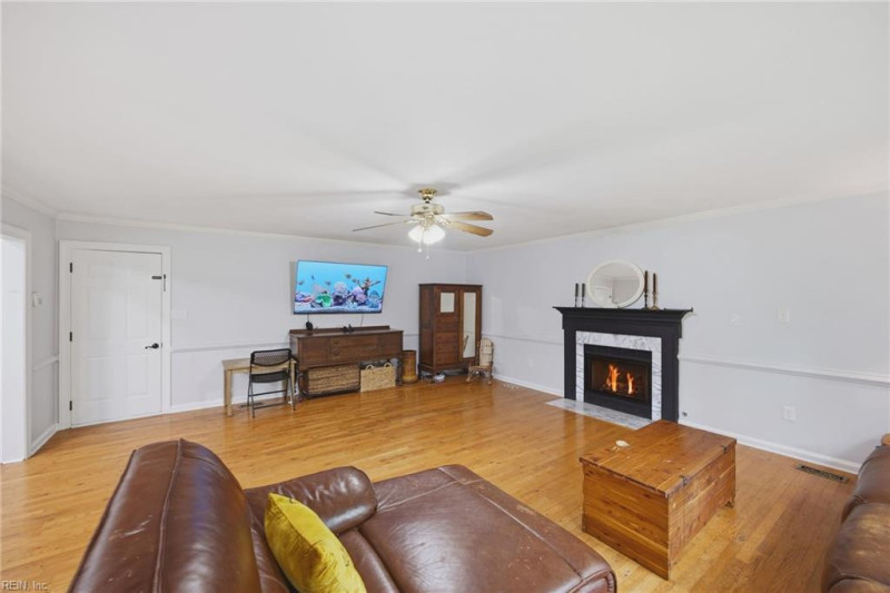 Photo 7 of 40 residential for sale in Chesapeake virginia