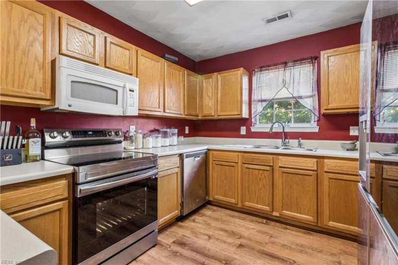 Photo 10 of 43 residential for sale in Norfolk virginia