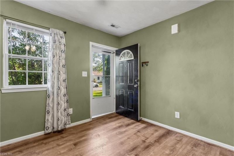 Photo 6 of 43 residential for sale in Norfolk virginia