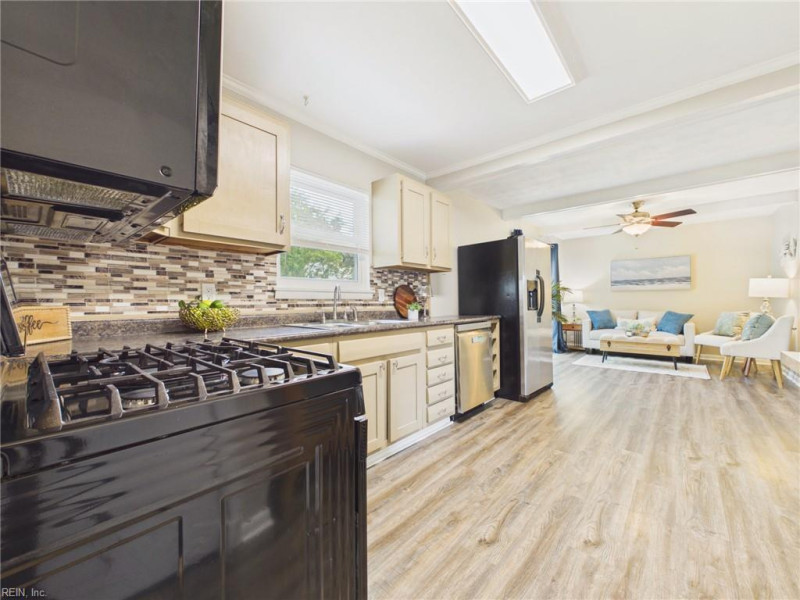 Photo 14 of 40 residential for sale in Virginia Beach virginia