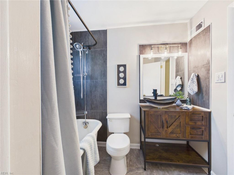 Photo 21 of 40 residential for sale in Virginia Beach virginia