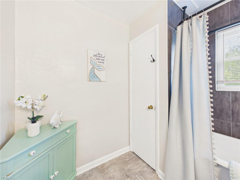 Photo 23 of 40 residential for sale in Virginia Beach virginia