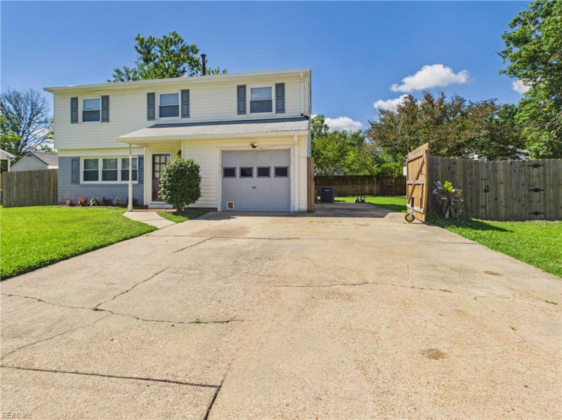 Photo 3 of 40 residential for sale in Virginia Beach virginia