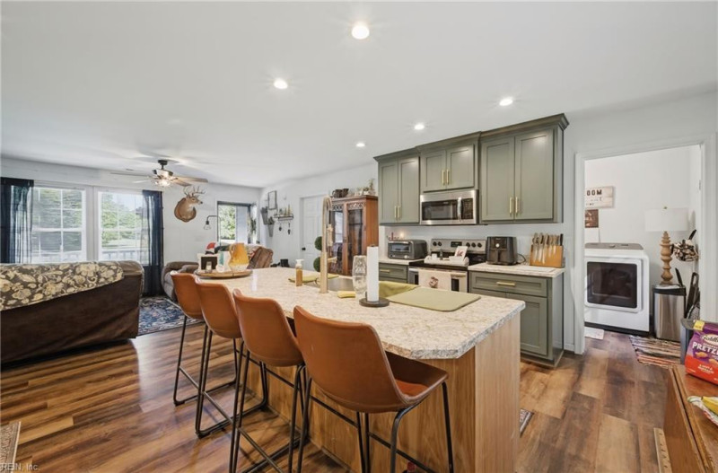 Photo 12 of 27 residential for sale in Gloucester County virginia