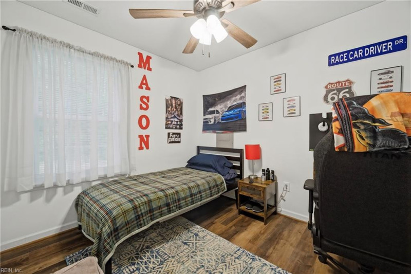 Photo 21 of 27 residential for sale in Gloucester County virginia