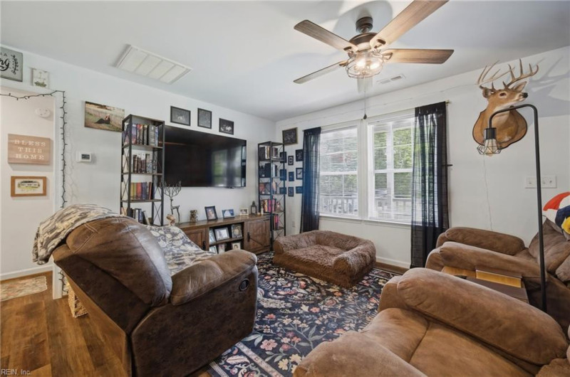 Photo 6 of 27 residential for sale in Gloucester County virginia