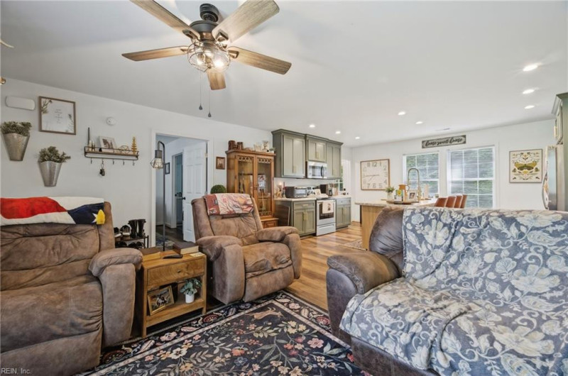 Photo 7 of 27 residential for sale in Gloucester County virginia