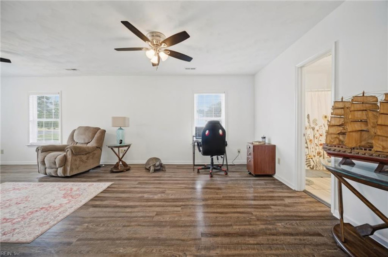 Photo 12 of 45 residential for sale in Chesapeake virginia
