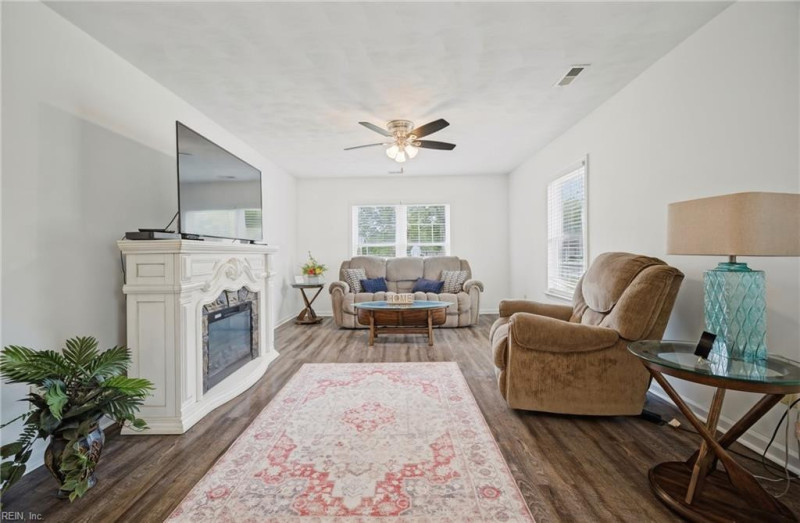 Photo 13 of 45 residential for sale in Chesapeake virginia