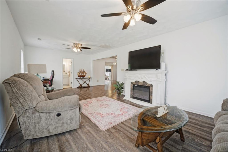 Photo 14 of 45 residential for sale in Chesapeake virginia