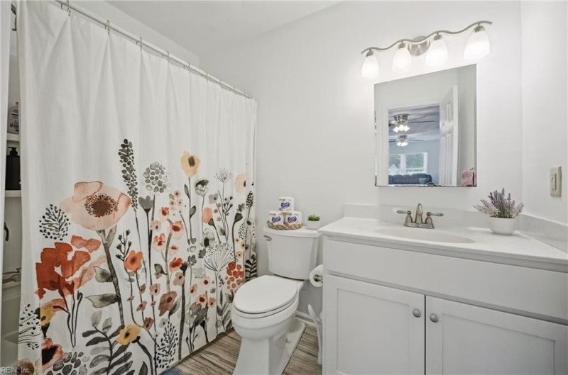 Photo 18 of 45 residential for sale in Chesapeake virginia