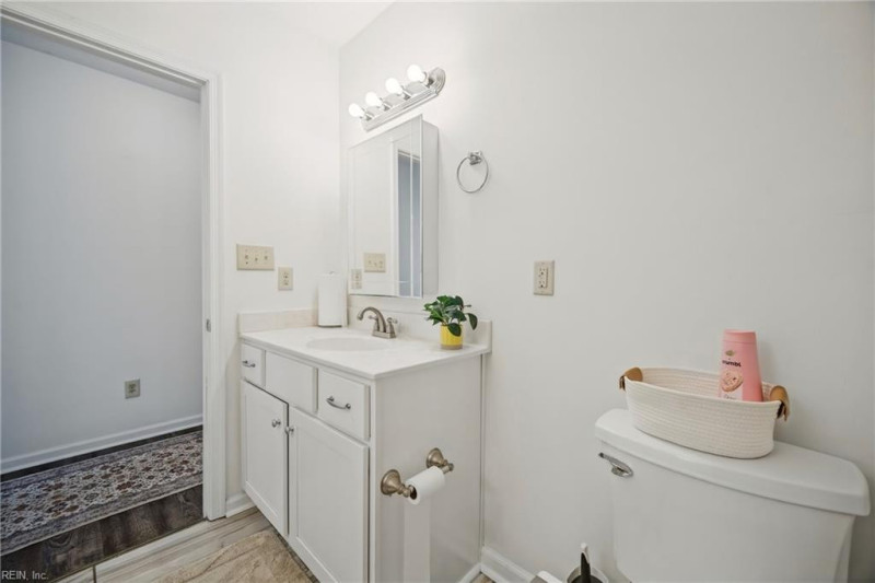 Photo 20 of 45 residential for sale in Chesapeake virginia