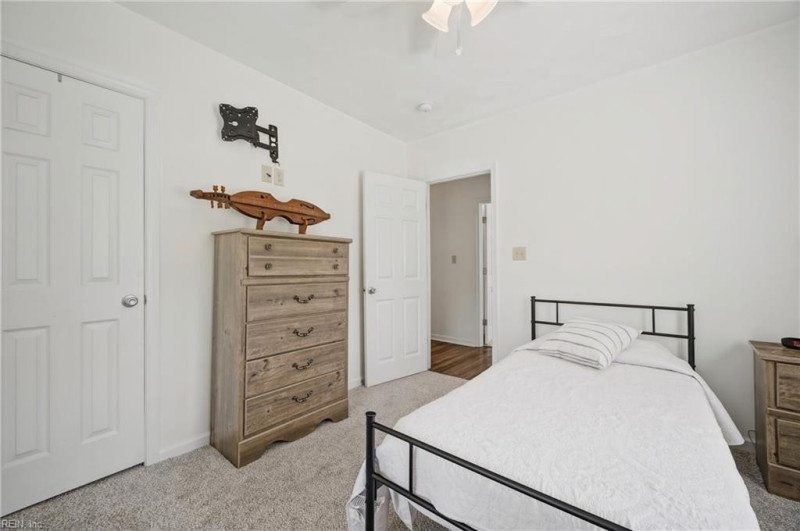Photo 25 of 45 residential for sale in Chesapeake virginia