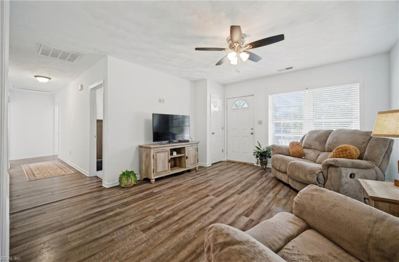 Photo 7 of 45 residential for sale in Chesapeake virginia