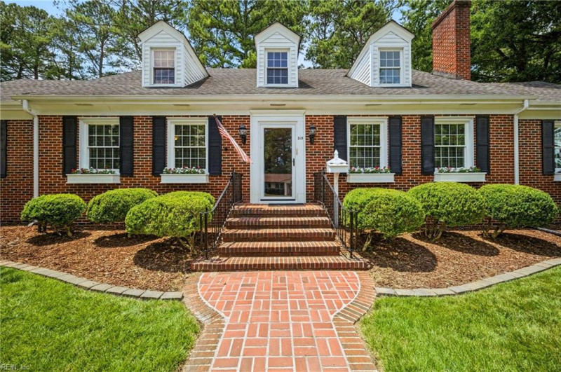 Photo 4 of 49 residential for sale in Suffolk virginia